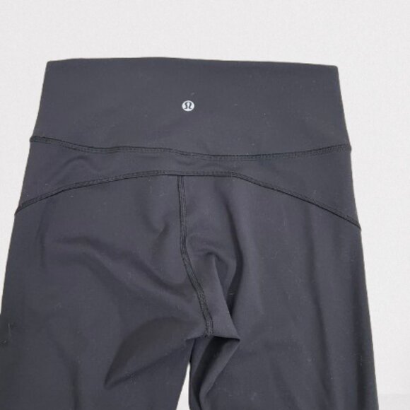 Lululemon Worn Once In Movement Crop *Everlux 19" in Black - Picture 9 of 10